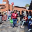 Maestros de la CNTE cerraron los accesos al Aeropuerto Internacional de Oaxaca y dejaron pasajeros varados durante su segundo día de paro. Cuartoscuro