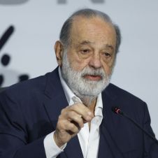Carlos Slim anuncia inversión de 5 mil millones de dólares en México