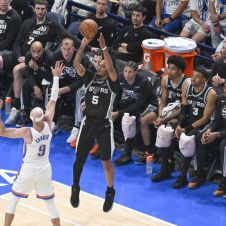 Thunder golpea a Spurs y queda a un triunfo de volver a las Finales NBA
