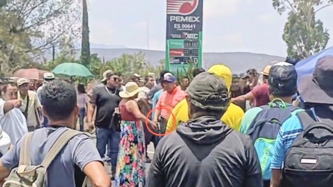 La dirigencia sindical responsabiliza directamente al alcalde Esaú López Quero por enviar un grupo de choque. La dirigencia sindical responsabiliza directamente al alcalde Esaú López Quero por enviar un grupo de choque.