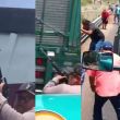 Imagen de sujetos armados atacando a profesores de la CNTE  Foto: Especial 