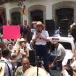 Simpatizantes del "Movimiento del Sombrero" intentaron irrumpir en el Congreso. Foto Especial Simpatizantes del "Movimiento del Sombrero" intentaron irrumpir en el Congreso. Foto Especial