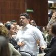 Diputados del PRI y Morena casi llegan a los golpes durante sesión en San Lázaro. Foto Especial Diputados del PRI y Morena casi llegan a los golpes durante sesión en San Lázaro. Foto Especial