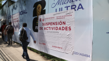 Autoridades colocaron sellos de suspensión en anuncios instalados en inmediaciones del Estadio Ciudad de México previo al Mundial 2026. Cuartoscuro