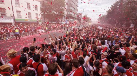 En lo que se considera quizás el desfile más grande en la historia del fútbol inglés