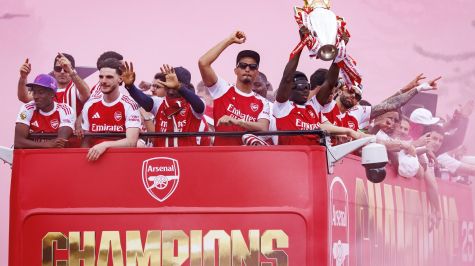 El área circundante al Emirates Stadium se convirtió en una marea roja que atrajo a cerca de un millón de personas