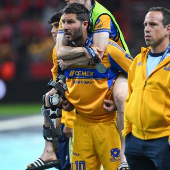 Gignac lo tuvo que llevar cargado hacia afuera de la cancha (Mexsport)