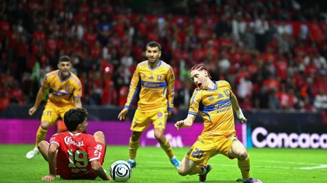 En un recorte que hizo en el área de Toluca, el mexicano-canadiense, Marcelo Flores, se rompió el ligamento cruzado (Mexsport)