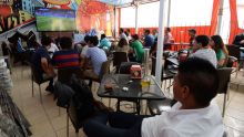 Restaurantes, bares y otros establecimientos comerciales podrán ser multados si hacen uso comercial de los partidos del Mundial 2026. Foto Cuarto Oscuro