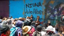 Ambas dependencias señalaron que grupos de "provocadores" ajenos al movimiento educador se infiltraron en la protesta para generar disturbios (Foto: Cuartoscuro)