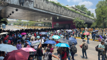 Integrantes de la CNTE bloquearon Circuito Interior y Paseo de la Reforma mientras representantes sindicales participan en una mesa de diálogo con autoridades federales.