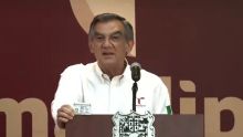 Américo Villarreal exhibe su visa y niega nexos con el 'huachicol'. (especial)