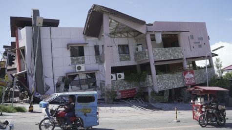 Un fuerte terremoto de 7.8 sacude la isla de Mindanao, Filipinas, dejando decenas de víctimas y afectando a 3.2 millones de estudiantes