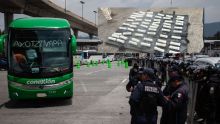 Decomisan 59 explosivos en convoy de Ayotzinapa; familiares de los 43 denuncian montaje. Foto Cuarto Oscuro