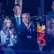 Trump aparece en las Finales NBA y el Madison Square Garden responde con abucheos Trump aparece en las Finales NBA y el Madison Square Garden responde con abucheos