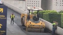 El hundimiento se localizó en la rampa de acceso vehicular que conduce al área de salidas de la Terminal 2, afectando el tramo que comprende de las puertas 5 a la 8 (Foto: Especial)