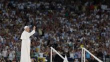 El papa saludó a Bad Bunny
