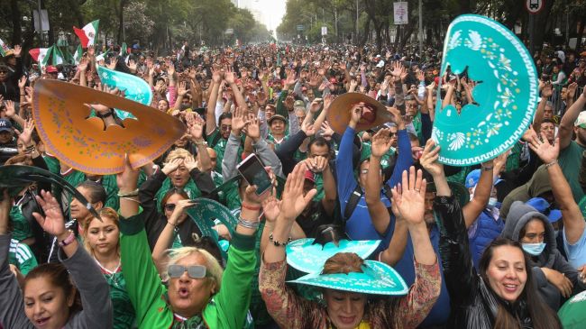 Bajo la estrategia denominada "La Pizarra Mundialista", las autoridades capitalinas buscan descentralizar la “fiebre futbolera” y ofrecer alternativas para quienes no cuentan con boletos para los estadios (Foto: Cuartoscuro)