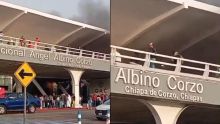 Manifestantes de la CNTE cierran entradas del Aeropuerto Ángel Albino Corzo. (Redes sociales)