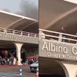 Manifestantes de la CNTE cierran entradas del Aeropuerto Ángel Albino Corzo. (Redes sociales) Manifestantes de la CNTE cierran entradas del Aeropuerto Ángel Albino Corzo. (Redes sociales)