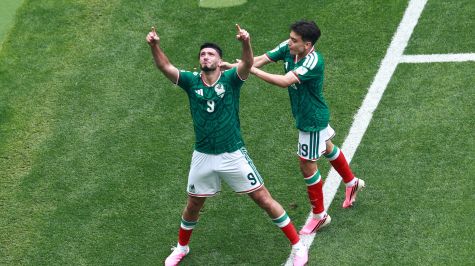 Con el gol de Raúl, México venció 2-0 a los africanos en el partido inaugural de la Copa del Mundo