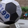 Exhiben esculturas de balones