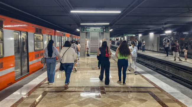 Las estaciones del centro de la capital pertenecientes a la Línea 2 continúan con las cortinas abajo debido a los bloqueos y marchas que se desarrollan al exterior. (Foto:Cuartoscuro)