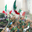 Una fuerte tormenta sorprendió esta tarde a cientos de aficionados que festejaban en el Ángel de la Independencia. Afortunadamente no hay heridos, pero el clima ya dejó afectaciones importantes. Brandon Díaz de León / @SGIRPC_CDMX