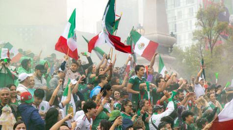 Miles de fanáticos celebraron la victoria de México con una gran fiesta en el Ángel de la Independencia (Fotos: Brandon Díaz de León)