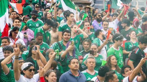 Miles de fanáticos celebraron la victoria de México con una gran fiesta en el Ángel de la Independencia (Fotos: Brandon Díaz de León)