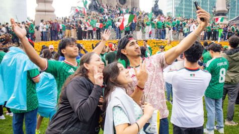 Miles de fanáticos celebraron la victoria de México con una gran fiesta en el Ángel de la Independencia (Fotos: Brandon Díaz de León)