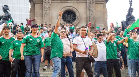 Miles de fanáticos celebraron la victoria de México con una gran fiesta en el Ángel de la Independencia (Fotos: Brandon Díaz de León)