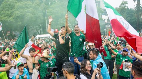 Miles de fanáticos celebraron la victoria de México con una gran fiesta en el Ángel de la Independencia (Fotos: Brandon Díaz de León)
