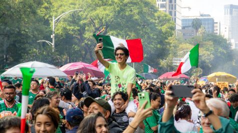 Miles de fanáticos celebraron la victoria de México con una gran fiesta en el Ángel de la Independencia (Fotos: Brandon Díaz de León)