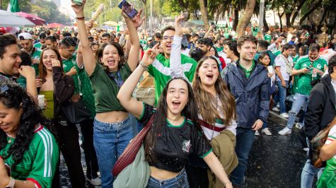 Miles de fanáticos celebraron la victoria de México con una gran fiesta en el Ángel de la Independencia (Fotos: Brandon Díaz de León)