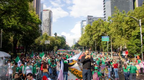 Miles de fanáticos celebraron la victoria de México con una gran fiesta en el Ángel de la Independencia (Fotos: Brandon Díaz de León)