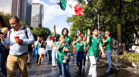 Miles de fanáticos celebraron la victoria de México con una gran fiesta en el Ángel de la Independencia (Fotos: Brandon Díaz de León)