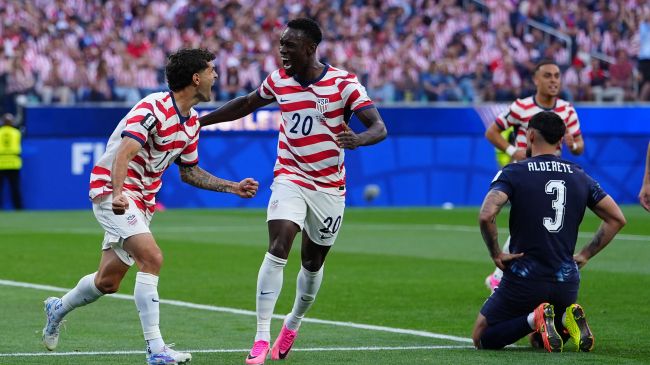 Folarin festeja su anotación ante Paraguay. MexSport Folarin festeja su anotación ante Paraguay. MexSport