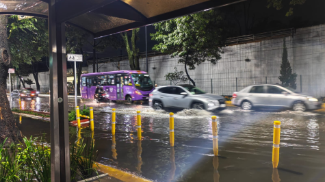 Los alrededores del Estadio Azteca fueron afectados por la lluvia de ayer.