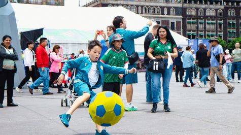 Afición vive el FIFA Fan Fest en el Zócalo, CDMX (Foto: Brandon Díaz de León)