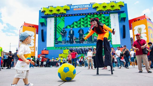 Afición vive el FIFA Fan Fest en el Zócalo, CDMX (Foto: Brandon Díaz de León) Afición vive el FIFA Fan Fest en el Zócalo, CDMX (Foto: Brandon Díaz de León)