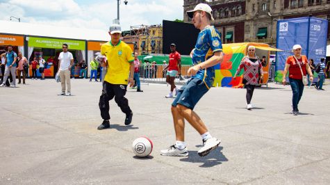 Afición vive el FIFA Fan Fest en el Zócalo, CDMX (Foto: Brandon Díaz de León)