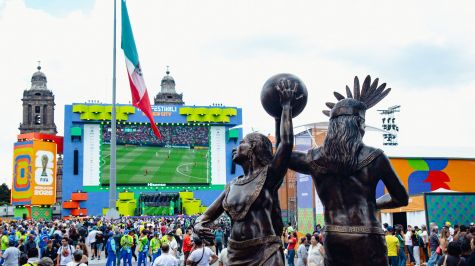 Afición vive el FIFA Fan Fest en el Zócalo, CDMX (Foto: Brandon Díaz de León)