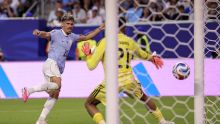 Uruguay se salva al final y Arabia Saudita roza otra sorpresa mundialista