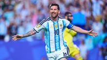 Messi toca la cima mundialista en goleada de Argentina ante Argelia