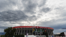 Detienen a joven que presuntamente ofrecía en renta una acreditación oficial para ingresar a los partidos del Mundial 2026 en el Estadio Ciudad de México. Cuartoscuro