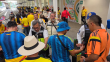 Usuarios del Tren Ligero buscaron rutas alternas luego de que el acceso en Tasqueña fuera restringido por el partido entre Colombia y Uzbekistán. @DirectorSTE