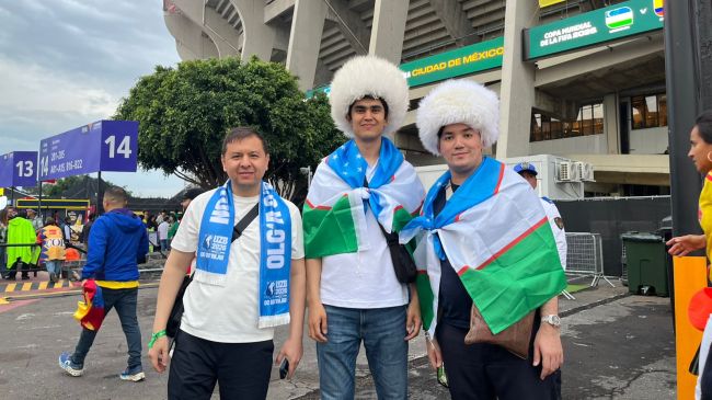 Aficionados de Uzbekistán se hace presente en el Estadio Azteca. Iram Martínez Aficionados de Uzbekistán se hace presente en el Estadio Azteca. Iram Martínez