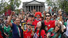 Aficionados de Corea del Sur y de México animan este jueves, previo al partido del grupo A del Mundial de la FIFA 2026 entre México y Corea del Sur, en el estadio Guadalajara (México). EFE/Francisco Guasco