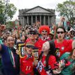 Aficionados de Corea del Sur y de México animan este jueves, previo al partido del grupo A del Mundial de la FIFA 2026 entre México y Corea del Sur, en el estadio Guadalajara (México). EFE/Francisco Guasco